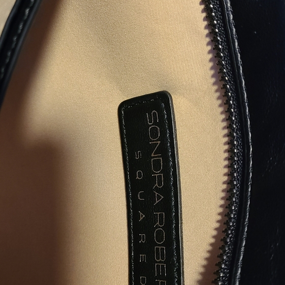 EUC SONDRA ROBERTS squared wristlet - Picture 5 of 8